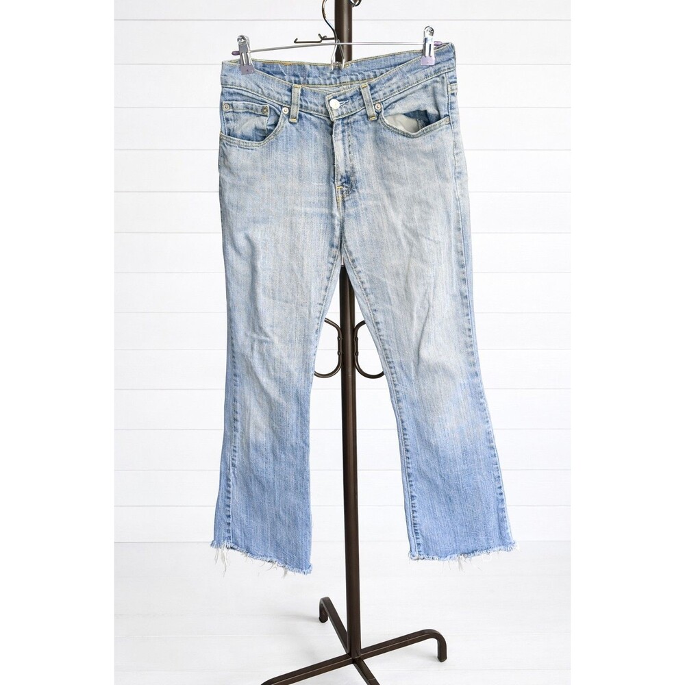 Levi's Women's Jeans Flare Distressed Blue  30x32 on tag 28x29 actual, Mid rise